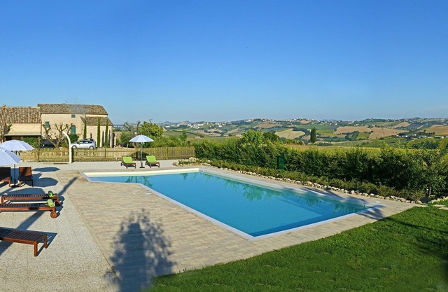 SUNSET Wohnung in Panoramabauernhaus mit Pool, in den Hügeln