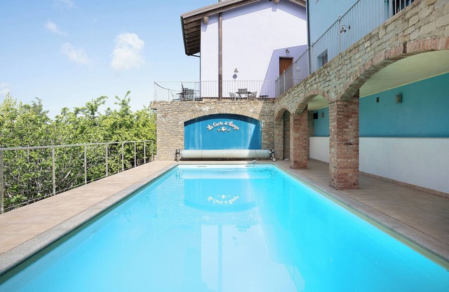 Ferienhaus 'La Corte di Langa Alloggio Turchese' mit Gemeinschaftspool und WLAN