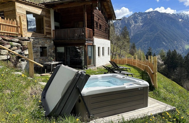 Ferienhaus " Bergsuite" mit Bergblick, Balkon, Garten & Wi-Fi
