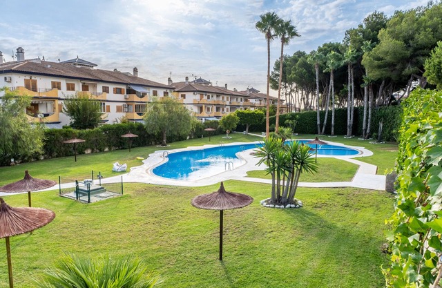Holiday Home "Casa Reina" with Shared Pool & Wi-Fi