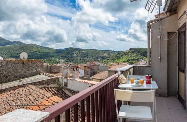 Ferienhaus 'La Casetta - Meer und Berge' mit Blick auf die Berge, Balkon und Wi-Fi