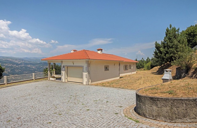 Ferienhaus 'Sousa's House - Alojamento Local' mit Bergblick, privater Terrasse und Wi-Fi