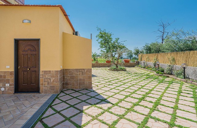 Holiday home a few km away from Sorrento and Pompeii