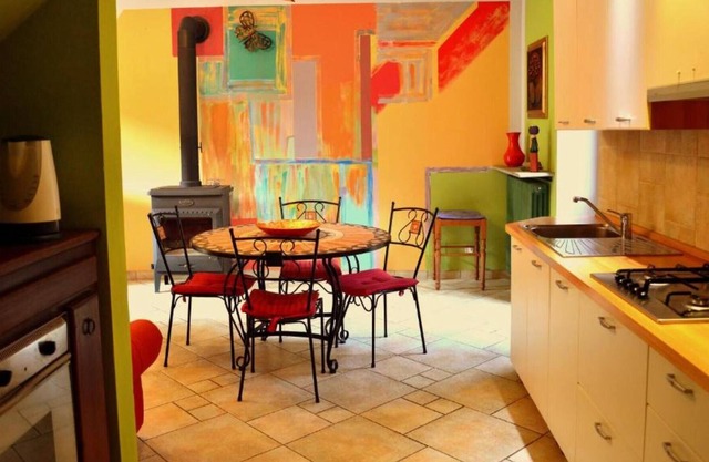Holiday Home "Agriturismo Casa de Colores Giallo" with Shared Garden & Wi-Fi