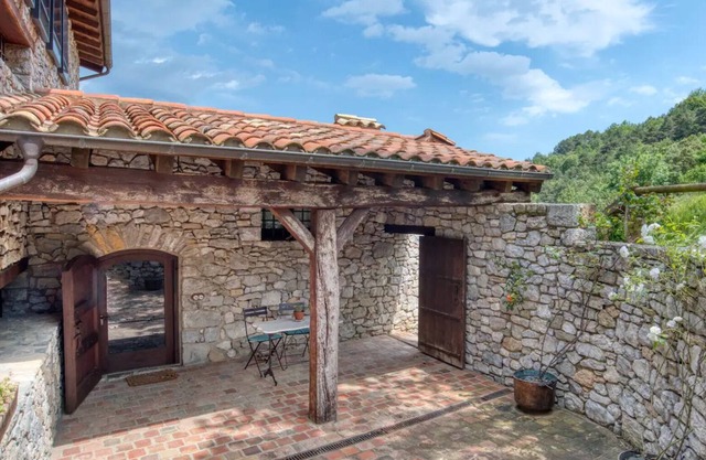 Holiday home Agroturismo Garrotxa pareja-familia with mountain views, garden & WiFi