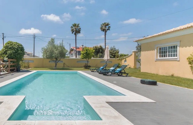 Holiday Home 'Amarela' with Shared Pool, Wi-Fi and Air Conditioning
