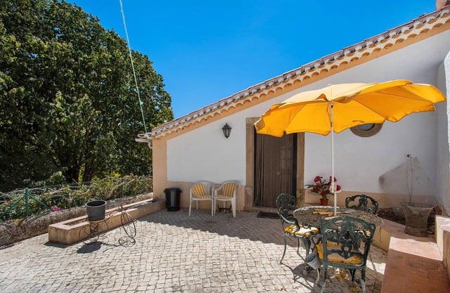 Holiday Home 'Amarela' with Mountain View, Shared Pool and Wi-Fi
