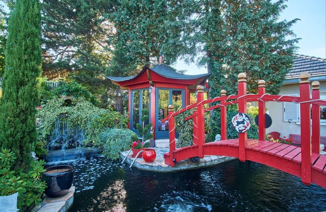 Ferienhaus 'Au Printemps Japonais' mit Bergblick, Garten, Balkon, Klimaanlage und WLAN