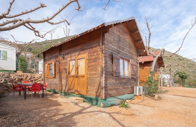 Ferienhaus 'Barraca' mit Bergblick, WLAN und Klimaanlage