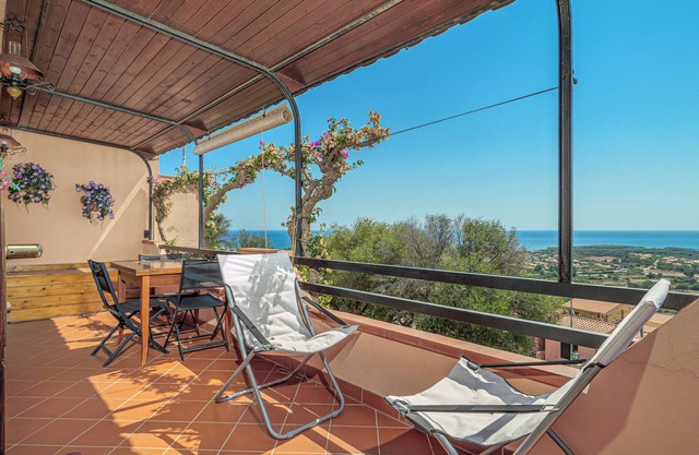 Ferienhaus 'Bouganville House' mit Meerblick, privater Terrasse und Gemeinschaftsgarten