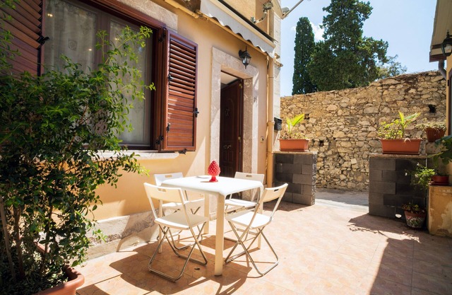 Ferienhaus 'Carly Taormina' mit Gemeinschaftsterrasse und WLAN