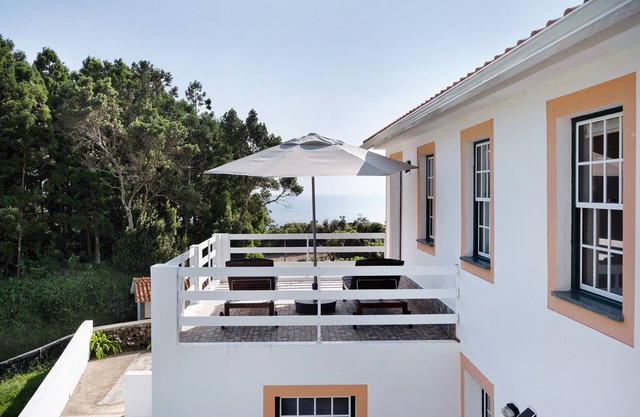 Holiday Home 'Casa Da Figueirinha' with Sea View, Private Garden and Wi-Fi