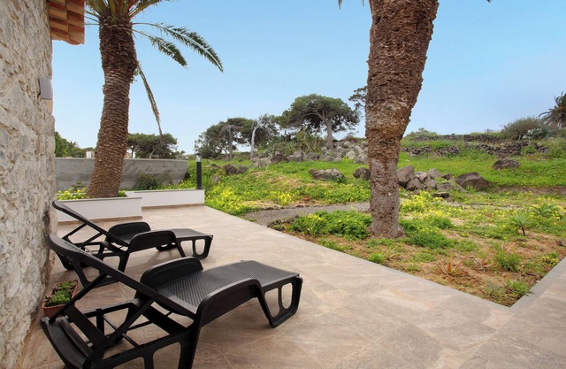 Ferienhaus 'Casa De Pedra' mit Meerblick, privater Terrasse und WLAN