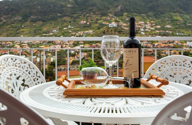 Holiday home 'Casa Da Avó' with Sea View, Private Terrace and Wi-Fi