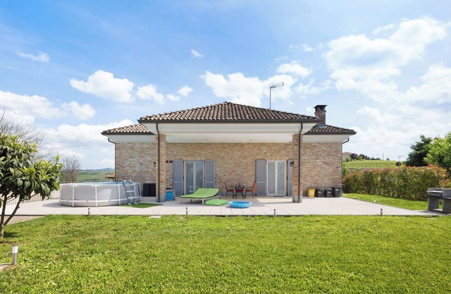 Holiday Home 'Casa Di Titti' with Private Pool, Wi-Fi and Air Conditioning