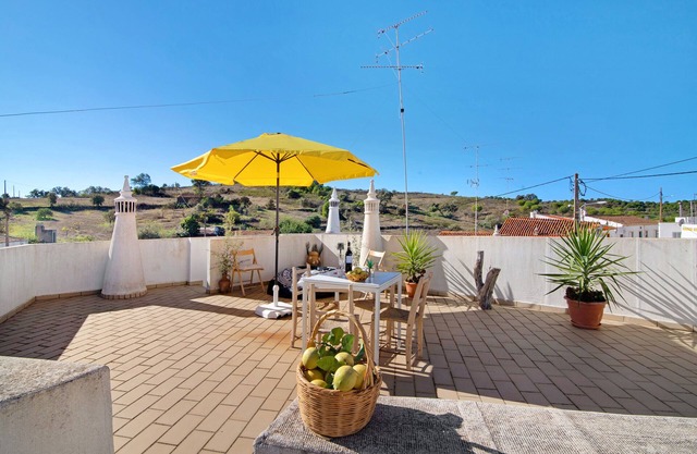 Holiday Home "Casa do Lavrador Furnazinhas" with Mountain View & Wi-Fi