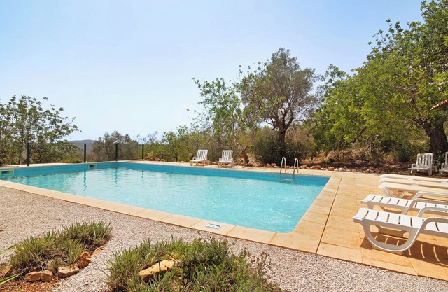 Holiday Home 'Casa Do Monte Da Portela' with Shared Pool, Private Terrace and Wi-Fi