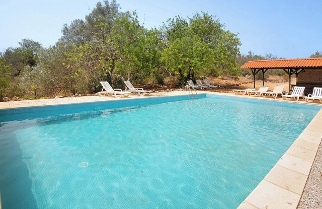 Holiday Home 'Casa Do Tesouro' with Shared Pool, Private Terrace and Wi-Fi