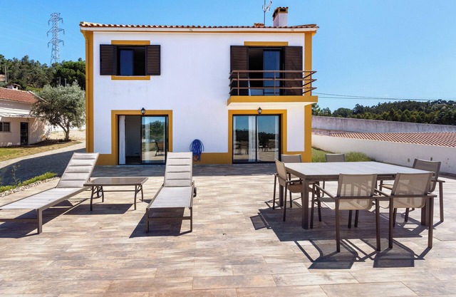 Ferienhaus 'Casa Girassol' mit Gemeinschaftspool, privater Terrasse und WLAN-Zugang