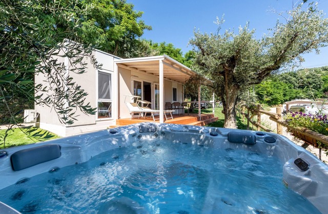 Ferienhaus "Casa Mobile Casa Est Garda" mit Seeblick, Gemeinschaftspool und WLAN