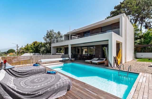 Ferienhaus 'Casa Praia Do Meco' mit privatem Pool, privater Terrasse und WLAN