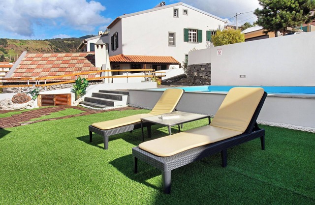 Ferienhaus 'Casa Carreira' mit Meerblick, Pool und WLAN