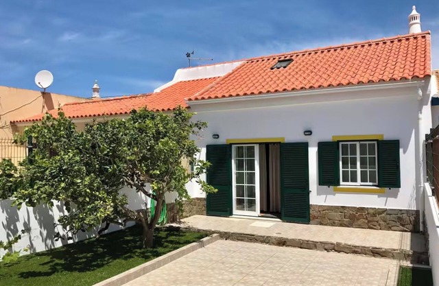 Ferienhaus 'Casa Sagres' mit privater Terrasse, privatem Garten und WLAN