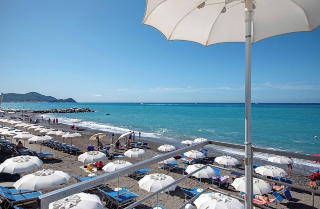 Holiday Home 'Casa Rossa' with Private Terrace, Wi-Fi and Air Conditioning
