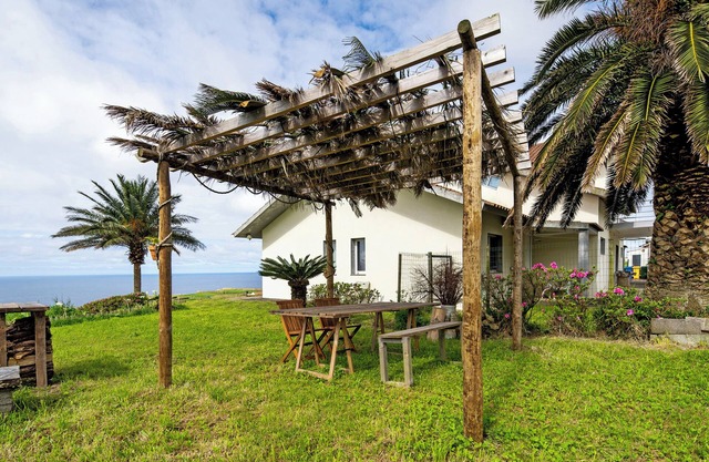 Ferienhaus 'Casinha Do Monte' mit Meerblick, Gemeinschaftsgarten und WLAN
