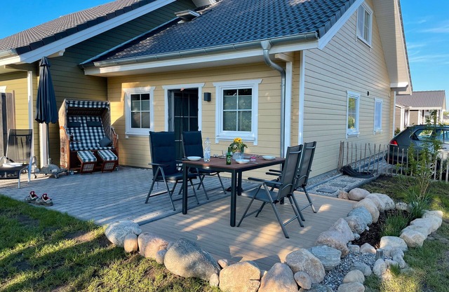Holiday Home 'Dat Nordseehus' with Private Terrace, Private Garden and Wi-Fi