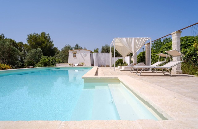Ferienhaus Dependance Rosy mit Pool und Garten