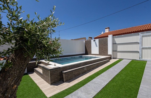 Holiday Home 'Dos Avós' with Private Pool, Wi-Fi and Air Conditioning