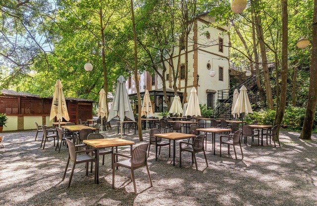 Holiday Home 'El Manantial' with Lake View, Shared Pool, Shared Garden & Wi-Fi