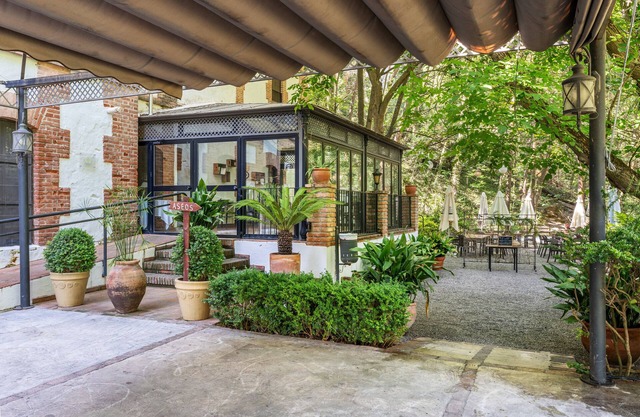 Holiday Home 'El Río' with Shared Pool, Shared Garden & Wi-Fi