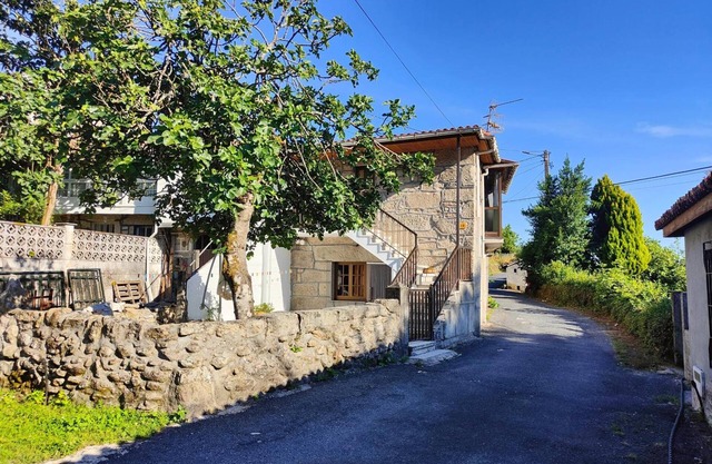 Ferienhaus Elena – mit Bergblick, privatem Garten und WLAN
