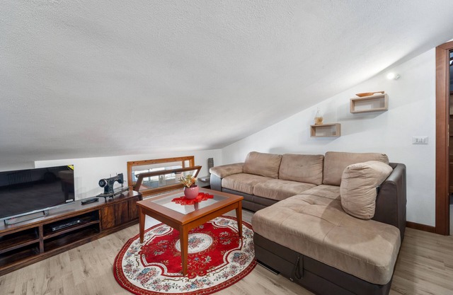 Holiday Home 'Eleonora' with Private Garden, Wi-Fi and Air Conditioning