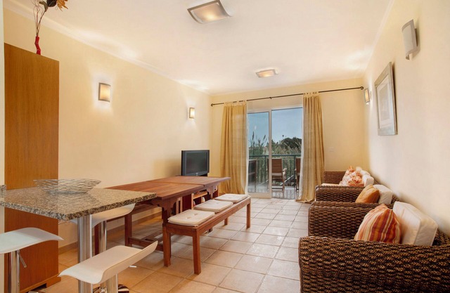 Ferienhaus "Energia Dourada" mit Meerblick, privater Terrasse und WLAN