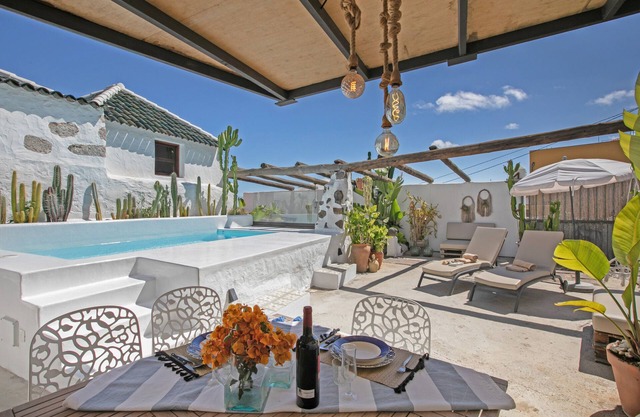 Ferienhaus "Casa Pedro" mit Terrassen, Panoramablick auf das Meer und Kaminofen
