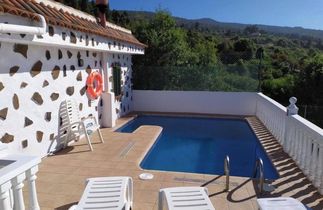 Holiday Home LaCerca mit Meerblick, Pool, WLAN und Garten
