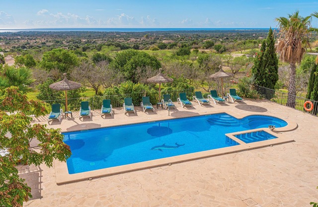 Ferienhaus Finca Can Roca mit Meerblick, Pool und WLAN