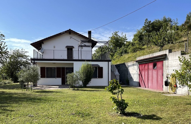 Ferienhaus für 4 Personen mit viel Umschwung an top Lage in der Lange, Roddino