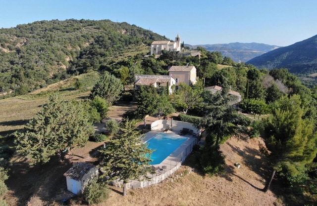 Ferienhaus für 5 Personen in privatem Weiler mit Panoramablick und Pool