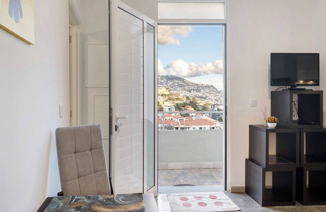 Ferienhaus 'Funchal' mit Meerblick, Balkon & WLAN