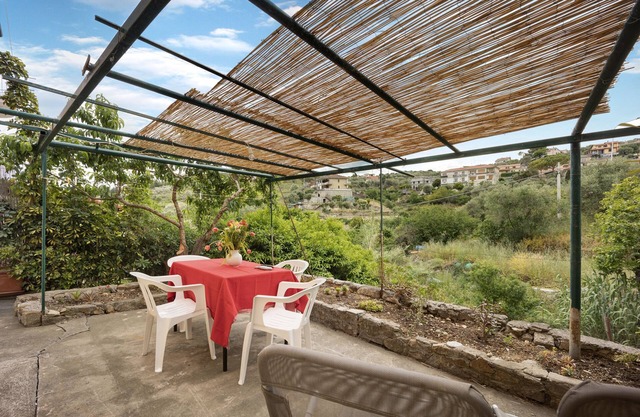 Holiday Home "Giromina" with Mountain View, Private Garden & Wi-Fi