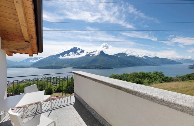 Ferienhaus 'Il Nido Del Colibrì' mit Seeblick, privater Terrasse und Wi-Fi