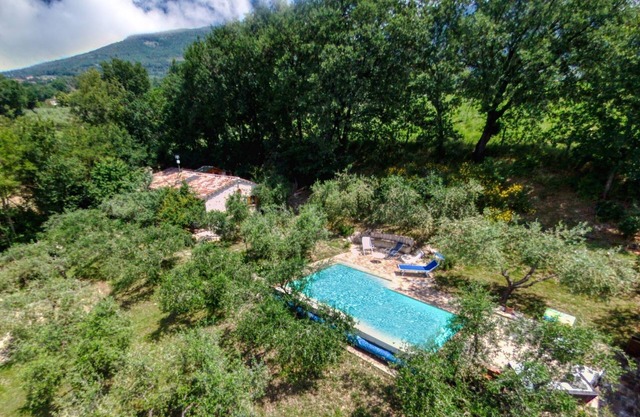 Schönes Ferienhaus in Assisi mit Swimmingpool