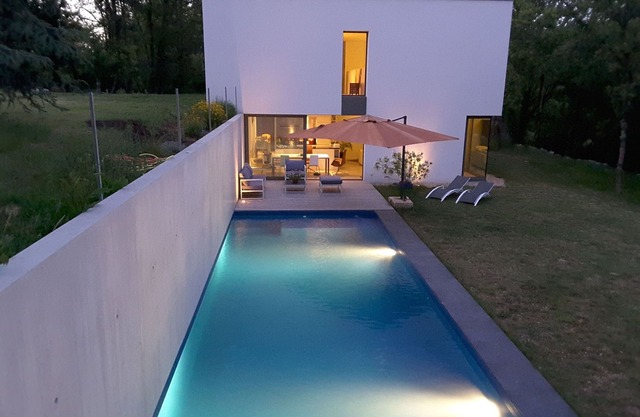 Luxuriöses Ferienhaus am Fluss in Boissières