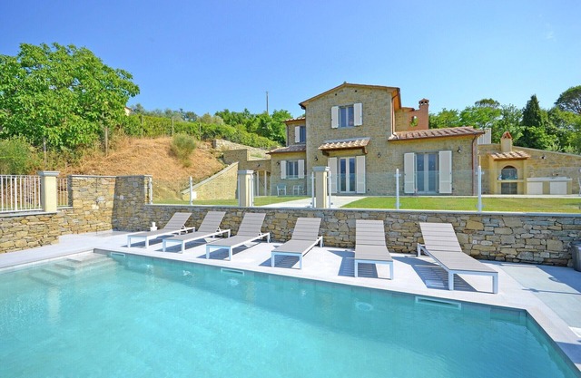 Luxuriöse Villa in Cortona mit Pool