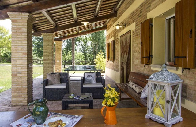 Gelassenes Ferienhaus in Fano mit Garten