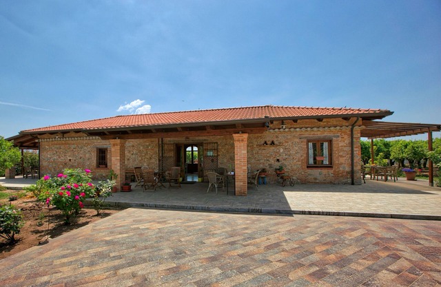 Bauernhaus mit großem Garten in Limbadi